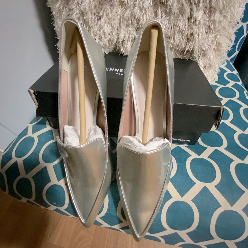 Kenneth Cole sliver kitten heels